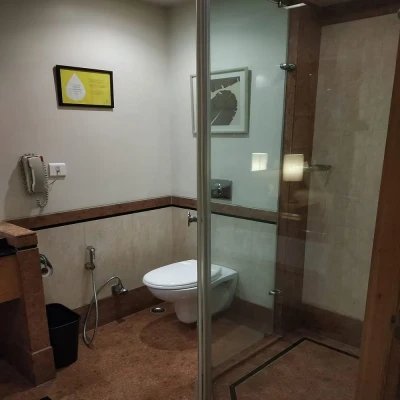 hotel with free parking in bani park, jaipur - lemon tree premier jaipur