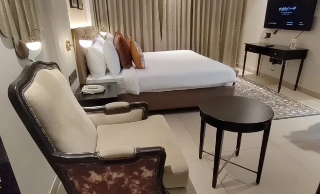 hotel near jaipur railway station - pride amber villas