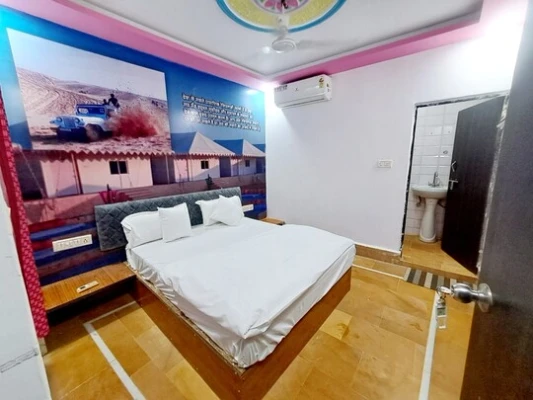 hotel with swimming pool in jodhpur jaisalmer rd, jaisalmer - hotel robin jaisalmer