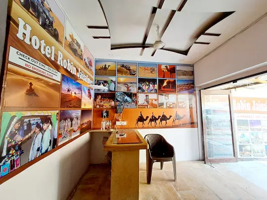 hotel with free parking in jodhpur jaisalmer rd, jaisalmer - hotel robin jaisalmer