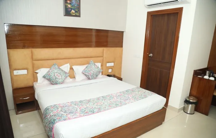 3 star hotels in hotel whitestone residency jalandhar