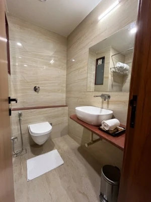 hotel with bar in navi peth, jalgaon - mastiff hotel silver in, jalgaon