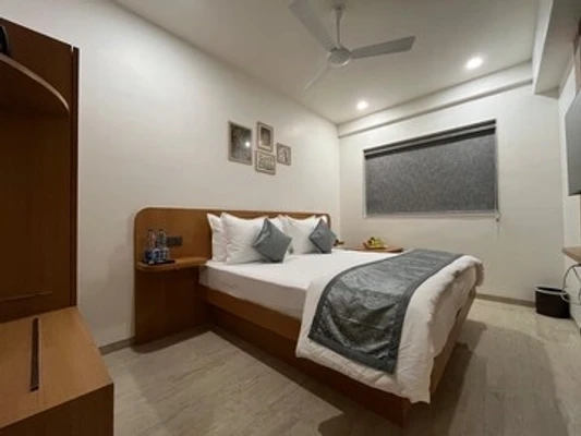 hotel with gym in navi peth, jalgaon - mastiff hotel silver in, jalgaon