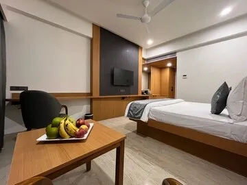 hotel with free parking in navi peth, jalgaon - mastiff hotel silver in, jalgaon