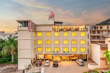 hotel with bar in katra, jammu - lords inn katra