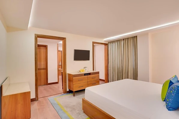 hotel with swimming pool in bistupur, jamshedpur - lemon tree hotel centre point jamshedpur