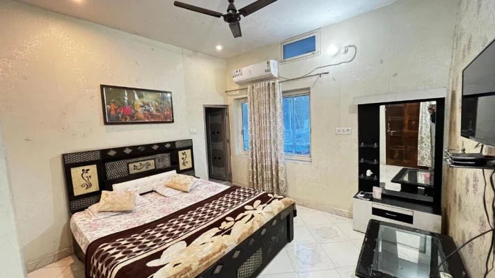 hotel with banquet hall in railway station road, jhansi - hotel sunset