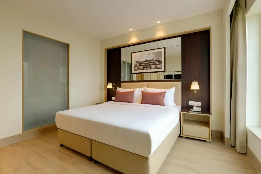 hotel with banquet hall in railway station road, jhansi - lemon tree hotel jhansi