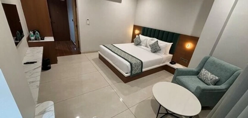 hotel in milap nagar, jhunjhunu for family - hotel the crown inn jhunjhunu