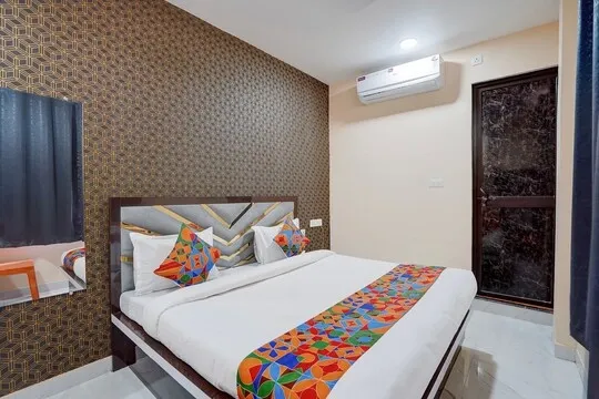 hourly hotels in hotel crystal zee kanpur