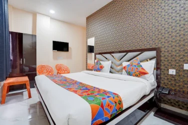 luxury hotel in hotel crystal zee kanpur