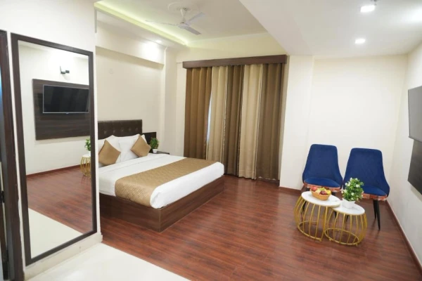 family hotel with pool in old char chaman, karnal - comfort inn karnal