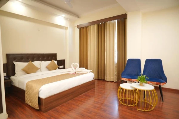 hotel with swimming pool in old char chaman, karnal - comfort inn karnal
