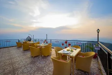 hotel in nahari, kasauli for family - alaya stays archee's villa 6 bhk with gaming zone, attic and 360 mountain views