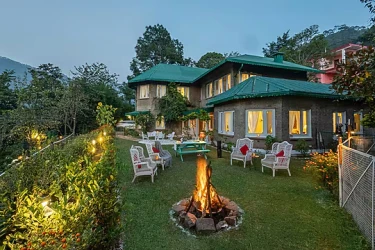 hotel in dharampur, kasauli for couples - alaya stays chalet vie 3 bhk pet friendly kasauli
