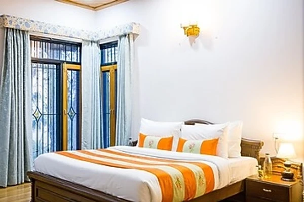 jacuzzi hotel in dharampur, kasauli - alaya stays mehar villa 3 bhk villa with garden