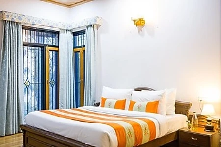 hotel in dharampur, kasauli for family - alaya stays mehar villa 3 bhk villa with garden