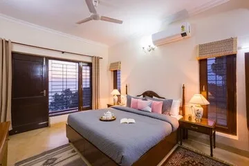 hotel with gym in nahari, kasauli - alaya stays pine view cottage 3 bhk cottage with scenic garden