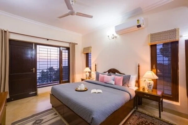 hotel near kasauli railway station - alaya stays pine view cottage 3 bhk cottage with scenic garden