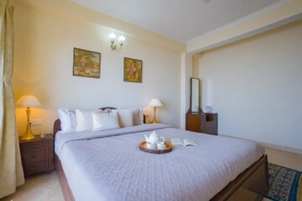 hotel with party hall in nahari, kasauli - alaya stays pine view cottage 3 bhk cottage with scenic garden