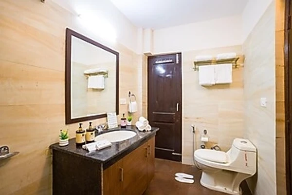 jacuzzi hotel in nahari, kasauli - alaya stays pine view cottage 3 bhk cottage with scenic garden
