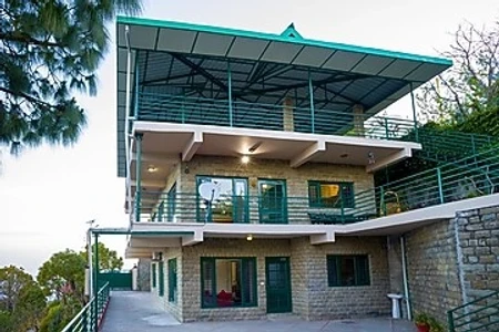 hotel near kasauli railway station - alaya stays pine view cottage 3 bhk cottage with scenic garden