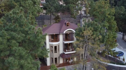 hotel with banquet hall in nahari, kasauli - elivaas fleur de lis 4 bhk villa with attic and garden kasauli