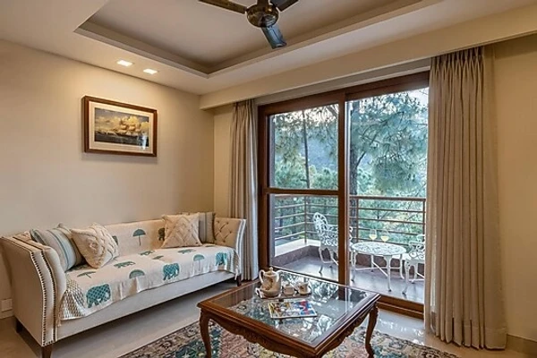 hotel with free parking in nahari, kasauli - elivaas fleur de lis 4 bhk villa with attic and garden kasauli