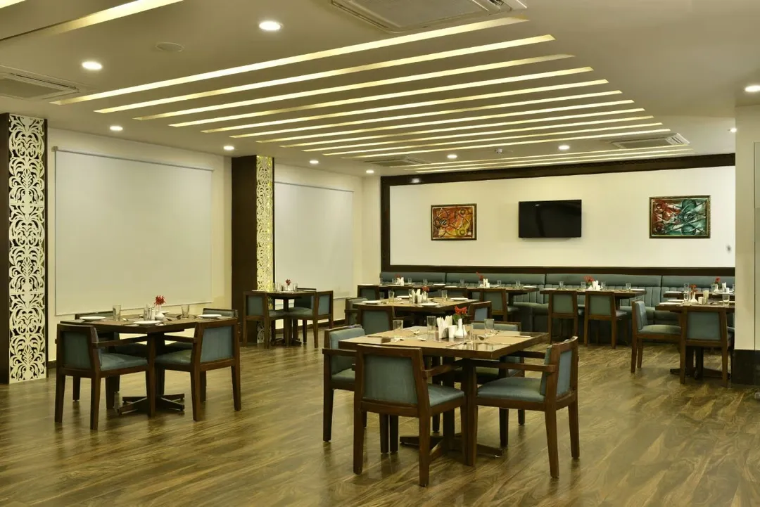 hotel with meeting room in railway station road, katra - lemon tree hotel katra
