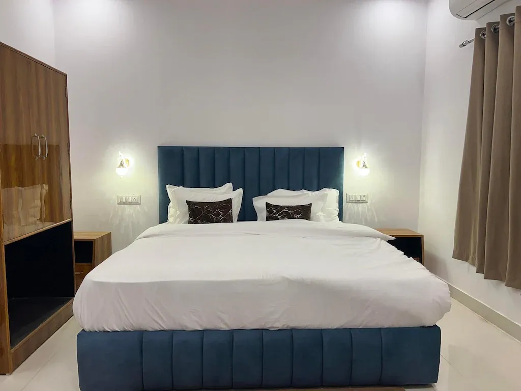 hotel near khajuraho railway station - trpotels formerly ganpati palace