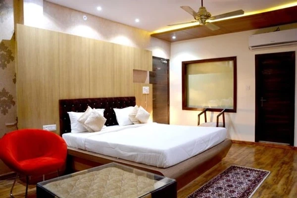 hotel near khajuraho railway station - trpotels formerly hotel amar khajurao mansion