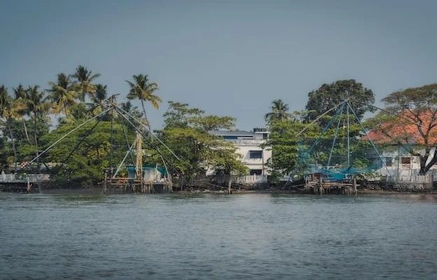 Hotel with free parking in dutch cemetery road, kochi - amritara poovath heritage