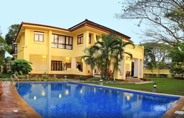 dutch cemetery road, kochi hotel booking - amritara poovath heritage