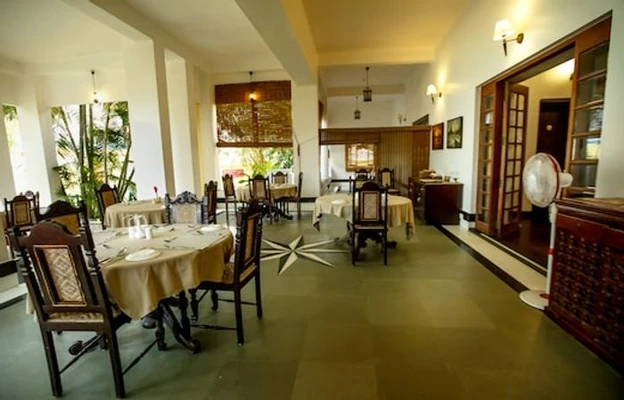 Hotel with meeting room in dutch cemetery road, kochi - amritara poovath heritage