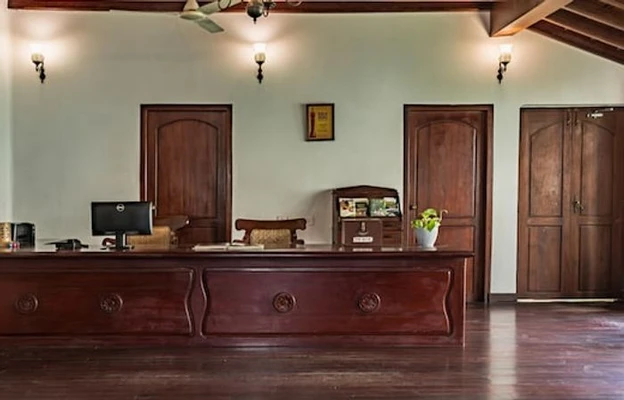 Hotel with bar in dutch cemetery road, kochi - amritara poovath heritage