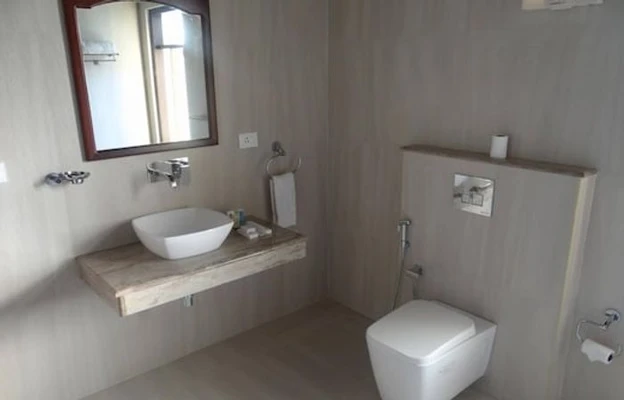 jacuzzi Hotel in dutch cemetery road, kochi - amritara poovath heritage