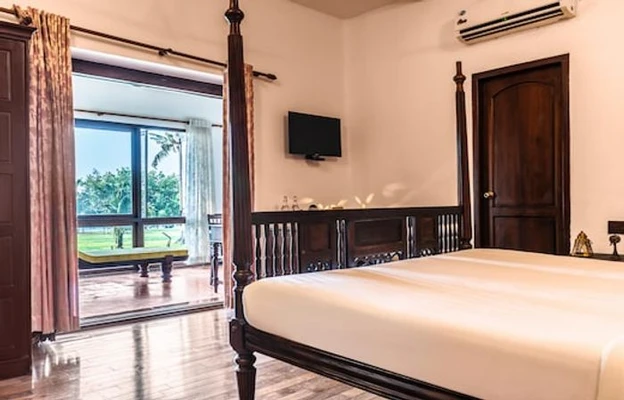 Hotel with meeting room in dutch cemetery road, kochi - amritara poovath heritage