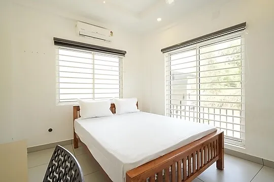 hourly hotels in astros inn kochi