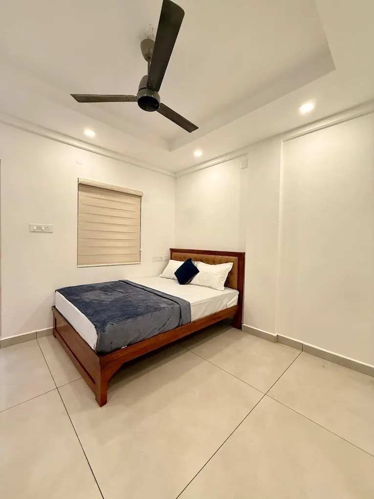 hotel with party hall in kakkanad, kochi - crest inn