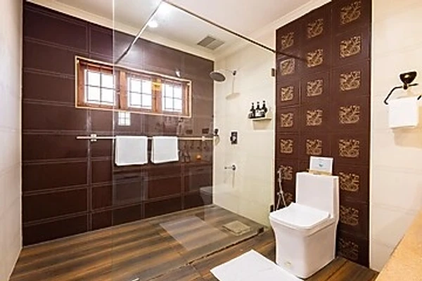 kaloor, kochi hotel booking - elivaas valiyaveetil mansion 5bhk mansion with pvt pool & theatre