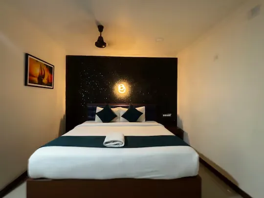 hotel with swimming pool in kadavanthra, kochi - eyden residency