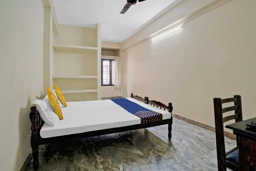 hotel in thevara, kochi for couples - thomsun inn