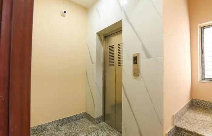 hotel with bar in newtown, kolkata - amar raj inn