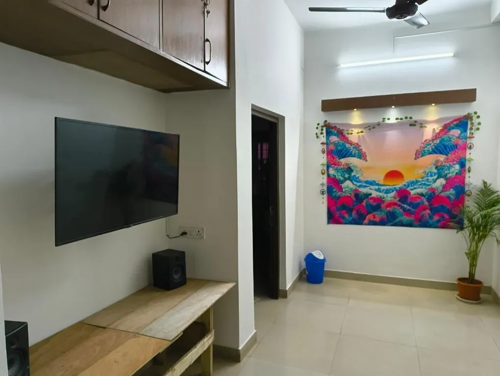hotel with meeting room in chinar park, kolkata - calcutta backpackers