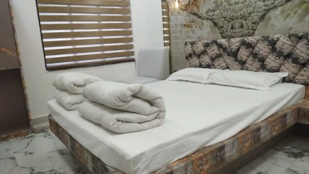 hotel with banquet hall in khidirpur, kolkata - diamond guest house