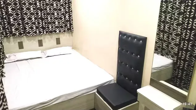 hotel with gym in khidirpur, kolkata - diamond guest house