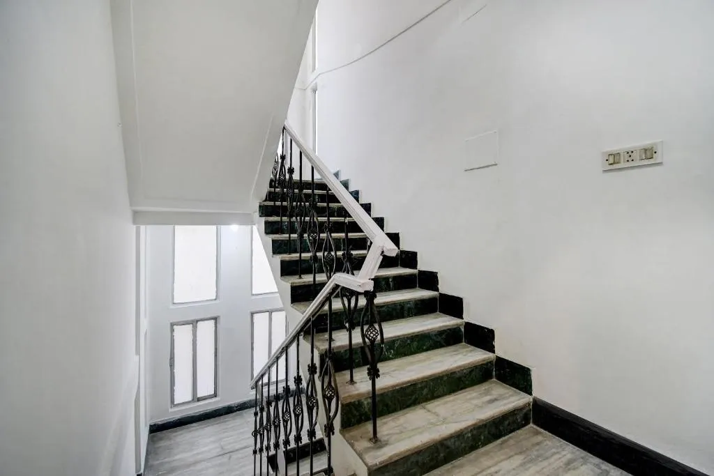 hotel with meeting room in bidhannagar, kolkata - fantasy stay vibe