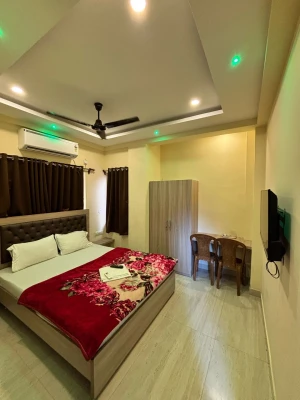 best luxury hotels in galaxy guest house kolkata