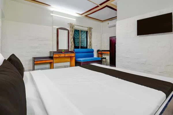 hotel with party hall in kalighat, kolkata - galaxy inn