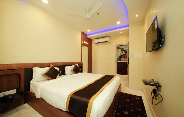 couple hotels in golden palace kolkata